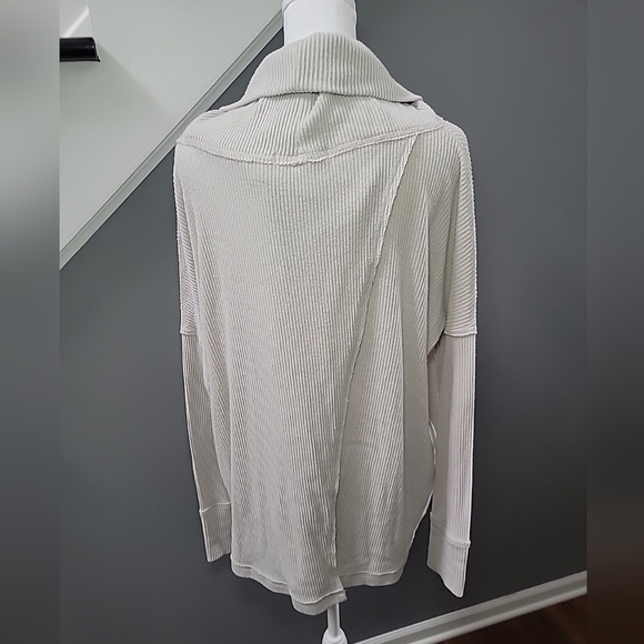 We the Free Juicy Cowl Neck Open Back Top Long Sleeve XSmall Oversized Soft - Picture 4 of 7